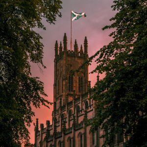 Burg mit schottischer Flagge
